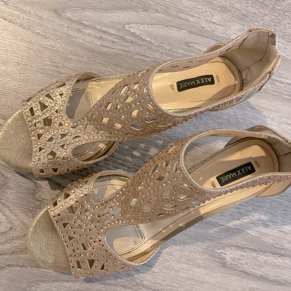 Alex Marie Size 7.5 Gold sandals